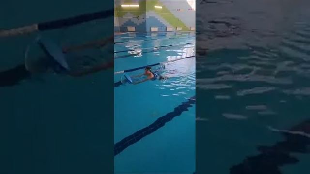 мой сынуля купается в бассейне! канал сына @roblox_top529 смотреть онлайн