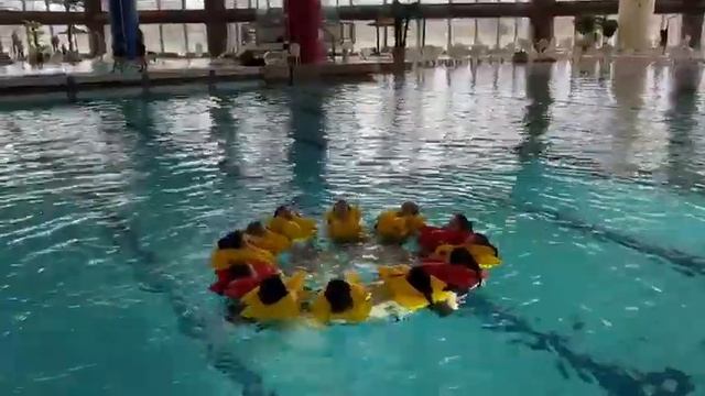 Франкфурт, первый день, бассейн смотреть онлайн