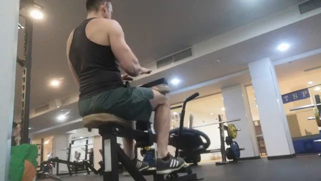 Качаем икры/Голень в тренажёре сидя #икроножные #голен смотреть онлайн