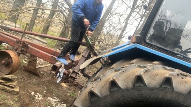 Цепляем плуг ПНЛ 5-35