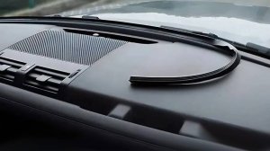 Уплотнитель между приборной панелью и лобовым стеклом автомобиля. Установка.
