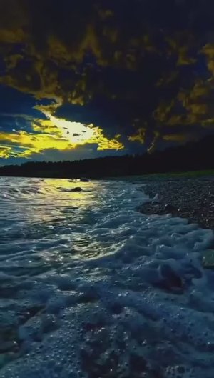 Сами в старость себя загоняем