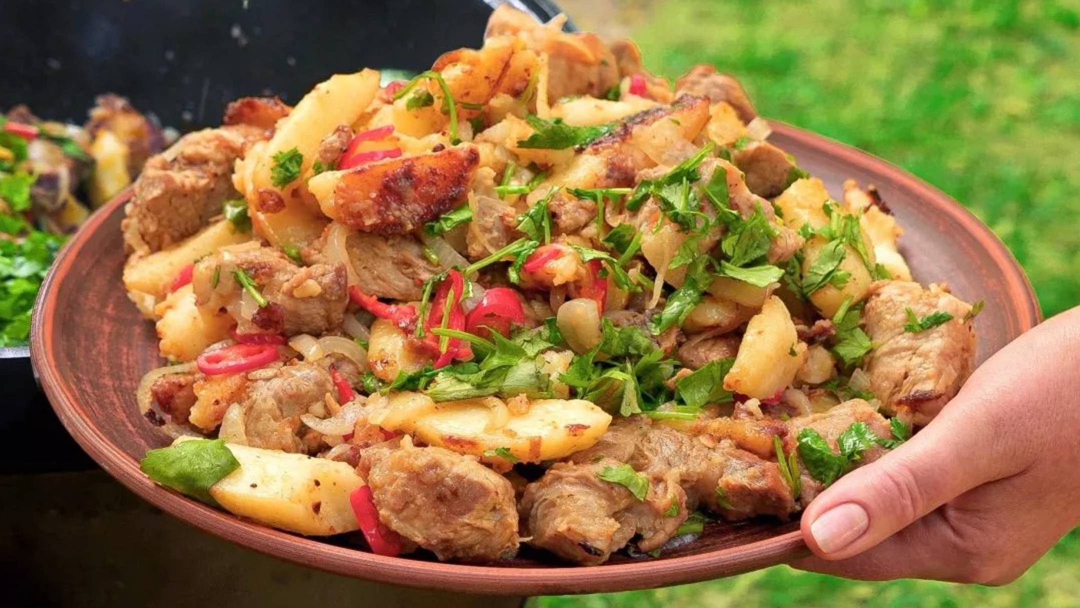 ОДЖАХУРИ – КАРТОШКА С МЯСОМ. Вкусный рецепт ГРУЗИНСКОЙ КУХНИ В КАЗАНЕ. Жареное МЯСО С КАРТОШКОЙ. смотреть онлайн