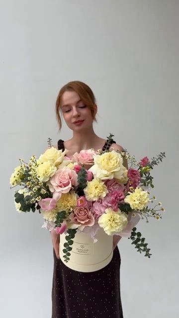 Коробка с ромашками и гортензией 