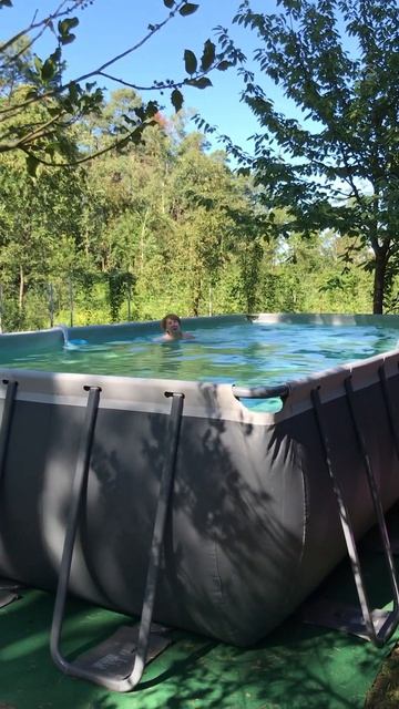 ￼ Ах, лето. Бассейн в саду #radionadya #waterpool #swimming смотреть онлайн