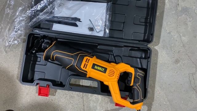 Сабельная пила DEWALT электрическая Мощность 850 Вт смотреть онлайн