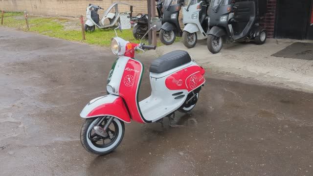 Скутер Honda Giorno AF24 (112HA32) 1998 г.в смотреть онлайн