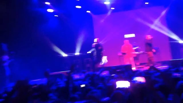 CENTR - Порося ( Live @ A2 Green concert 1.04.2016) смотреть онлайн