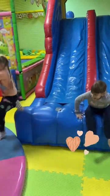 Идём в развлекательный Центр #звёздымариникаисофи #shor