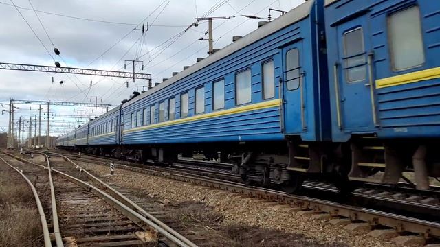 ЧС4-131 с поездом Черновцы - Белгород Днестровский смотреть онлайн