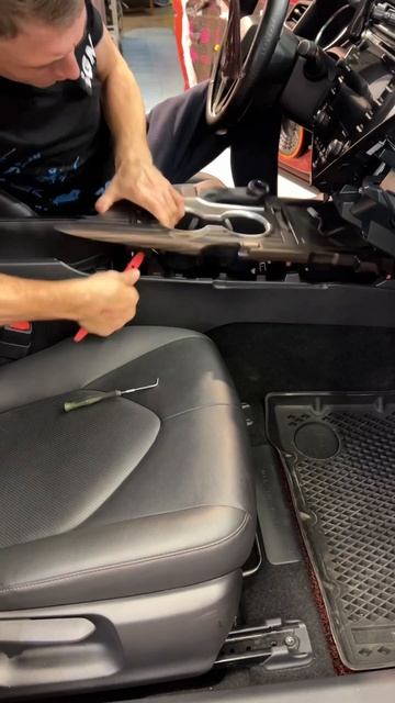 Контурная подсветка Toyota Camry 70#шумоизоляцияавто смотреть онлайн