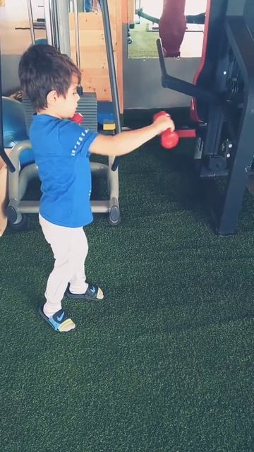 Отработка с гантелями #спорт #спортсмены #бокс #гантел? смотреть онлайн