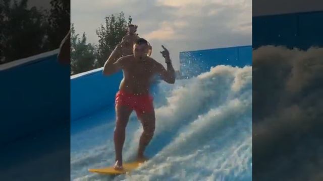 Улетный прокат на искусственной волне для серфинга Shar смотреть онлайн
