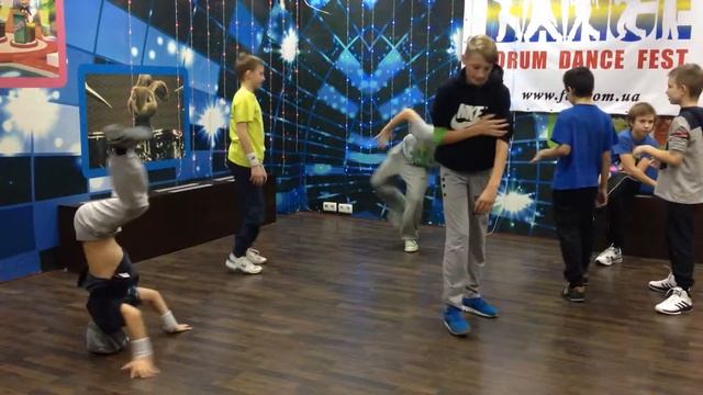 Разминка на Forum Dance Fest Day 8 смотреть онлайн