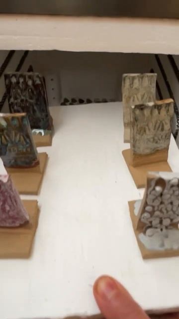 Новые глазурные тесты в печи от @plavka.pro #ceramics #christmas #нов? смотреть онлайн