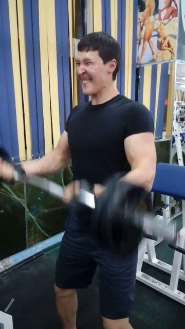 Адик качает бицепс 15 кг смотреть онлайн