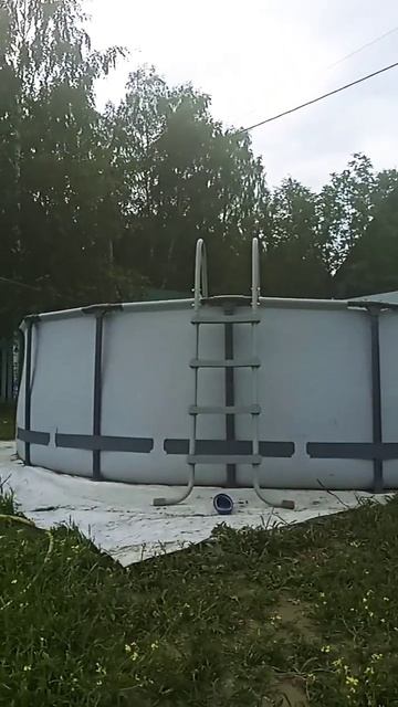 Я почти в бассейне всю воду вылил смотреть онлайн