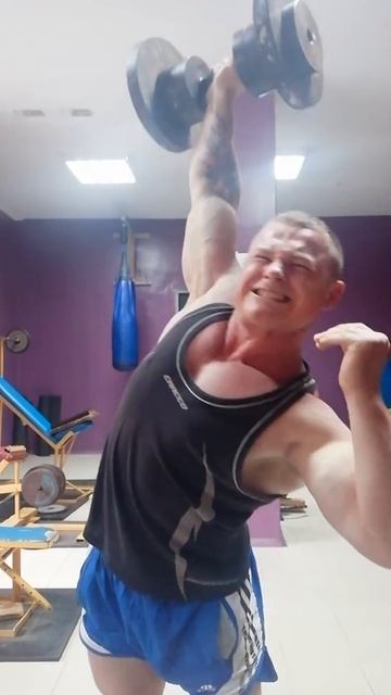 КАЧОК ЖМЕТ ОГРОМНУЮ ГАНТЕЛЬ смотреть онлайн