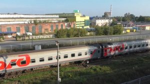 Прибытие поезда Москва – Псков. ТЭП70-0096. Вагоны из Сух?