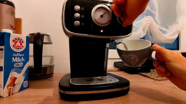 Взбиваю молоко для капучино, 22.10.2023 смотреть онлайн