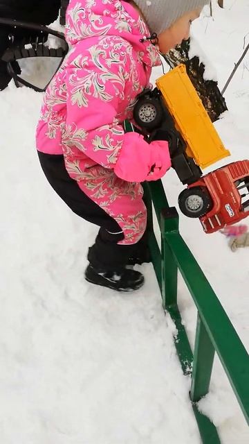 посмотрите как моя сестра перетаскевает самосвал с иг смотреть онлайн