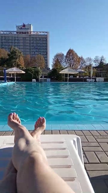 Бассейн под открытым небом.... смотреть онлайн