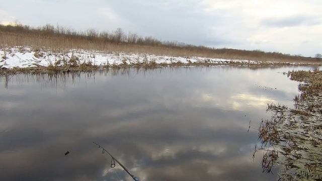 Весна 2025. Спиннинг мормышка. Маленькая речушка. смотреть онлайн
