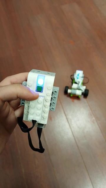 Робот на пульте управления смотреть онлайн