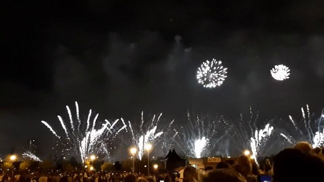 Международный фестиваль фейерверков в Москве 18.08.2019г. Братеевский каскадный парк, г.Москва смотреть онлайн