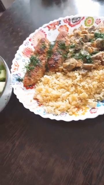 все что ела сегодня на обед, булгур,шампиньоны с смета? смотреть онлайн