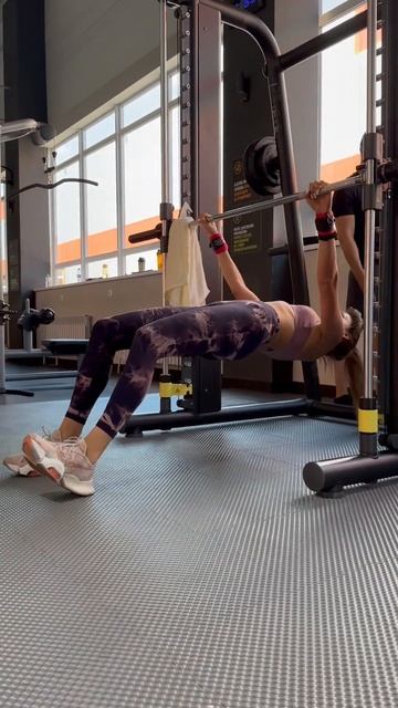 Горизонтальные подтягивания к перекладине широким хв смотреть онлайн