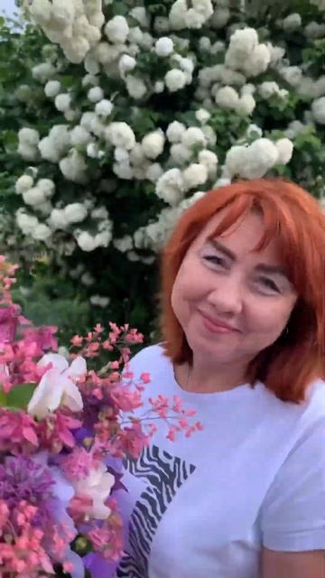 Дарю 💐#даритеженщинамцветы #вамлюбимые #цветы #момен?