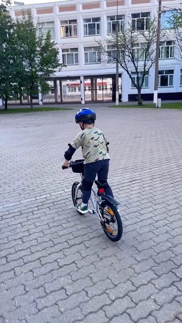 Как вы думаете сколько он катается? #новичок #ребенок #? смотреть онлайн