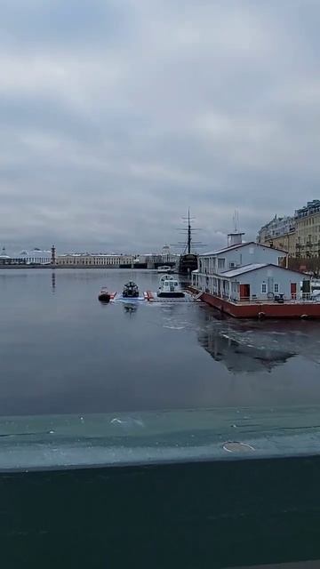 Современные водные виды транспорта на Неве в Санкт-Пе смотреть онлайн