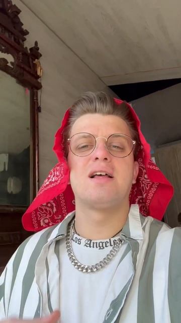 Девушки в бассейне в эти дни🫣 #shorts смотреть онлайн