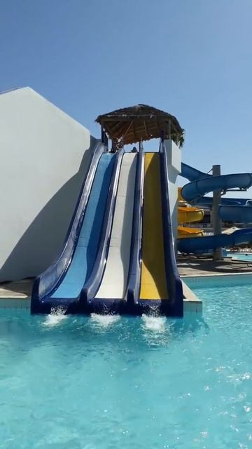 Катаемся с горки. Мини аквапарк в отеле Thalassa Sousse Resort & Aq смотреть онлайн