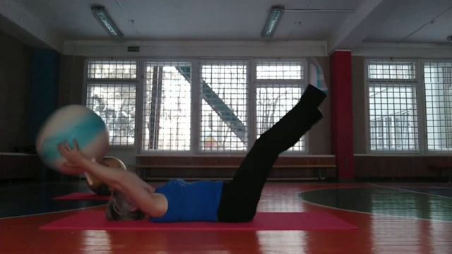 Крутое и эффективное упражнение на пресс , используя ф смотреть онлайн