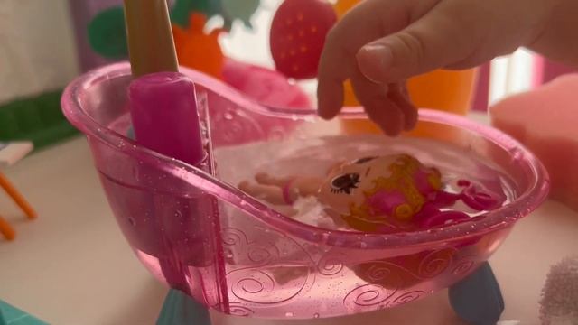 Свинка Пеппа,Джордж и папа с мамой пришли в бассейн.Дж? смотреть онлайн