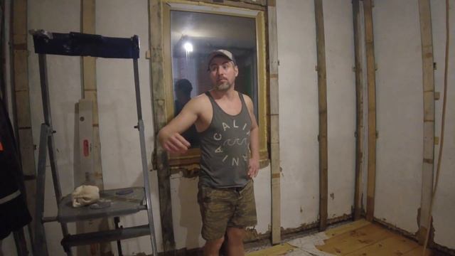 Потолок в комнате, жена помогает. Жизнь в деревне после переезда. смотреть онлайн