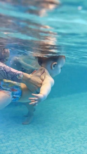 Грудничковое плавание — погрузитесь в мир радости и у смотреть онлайн