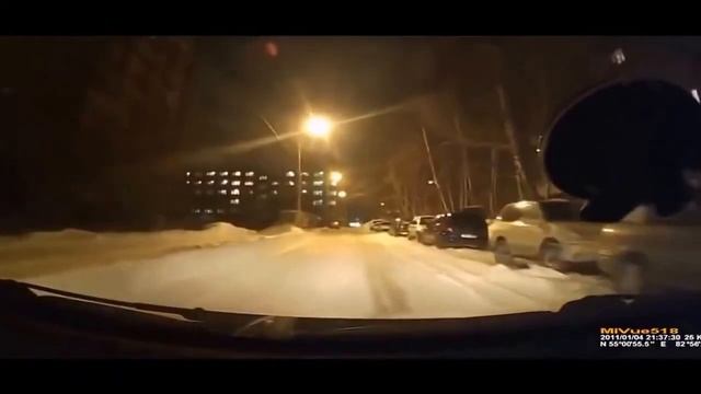 Авто приколы на дорогах Автомобильные приколы с девушками за рулем смотреть онлайн