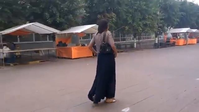 Подняла юбку смотреть онлайн