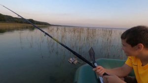 С Сыном на рыбалке,ловим с лодки на Плещеевом озере.Ле?