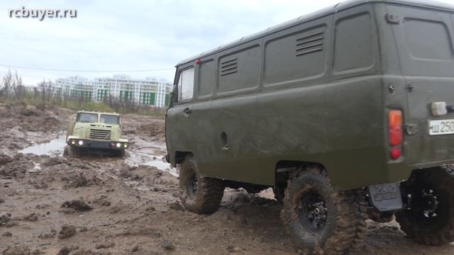 Буханка вытаскивает тяжеленный КРАЗ из грязи смотреть онлайн