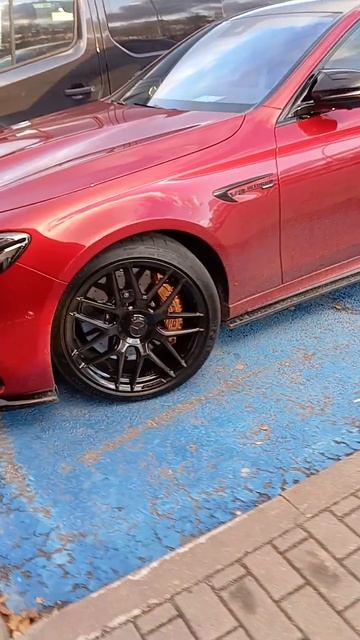 Мерседес с низкой посадкой ,осторожно при парковке... смотреть онлайн