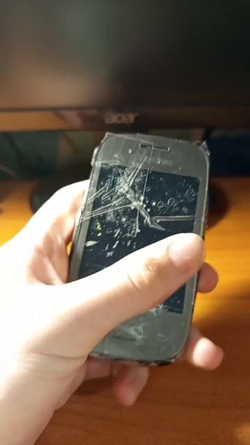 Новый сломанный телефон Samsung не знаю модель