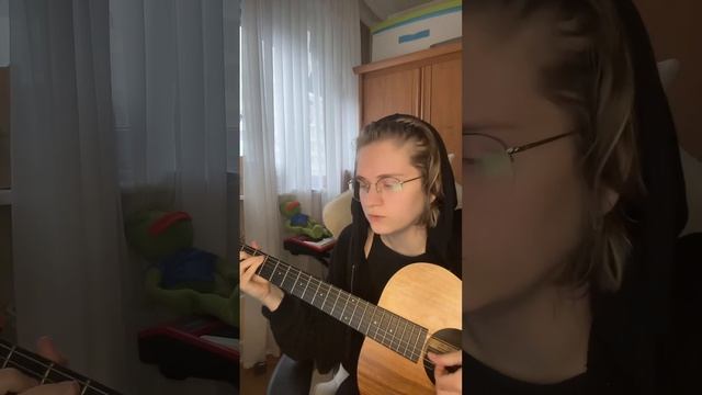 На круглой планете есть место всем на свете, хотя она н смотреть онлайн
