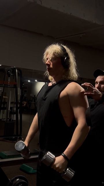 Разведение гантелей Техника уже у меня на канале смотреть онлайн