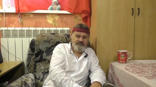 Простите ребятушки, - поздравляю Вас с Новым Годом, не радости ради, а традиций для... смотреть онлайн