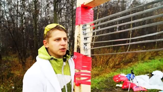 СТЕНА ИЗ МЕТАЛЛИЧЕСКИХ ЛЕЗВИЙ ПРОТИВ АРБУЗОВ смотреть онлайн